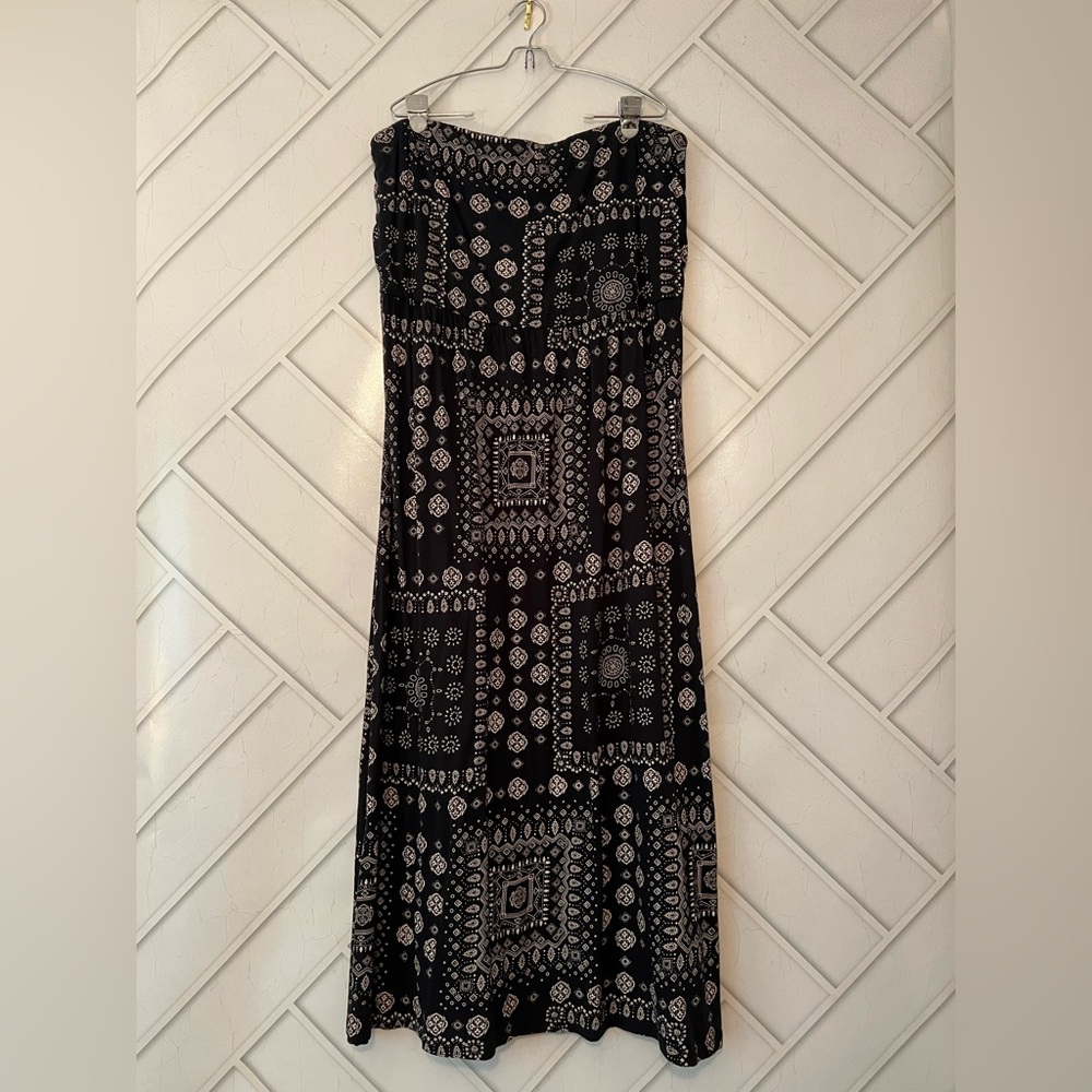Old Navy : Navy and White Bandana Patterned Maxi Strapless Dress